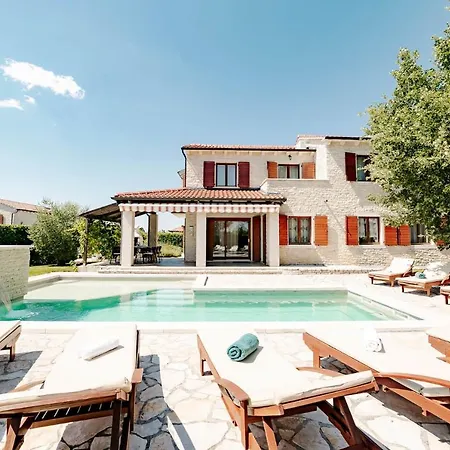 Alma Villa