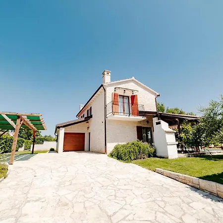 Alma Villa *
